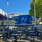 La brasserie officielle de l'ASM, antre des clubs de supporters et lieu de rencontre avec les joueurs, offre plus de 300 couverts à ses clients.